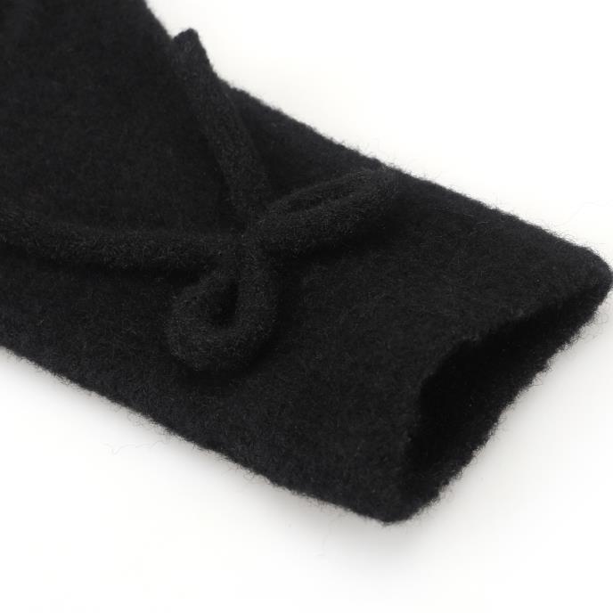 Isotoner® Ladies Knitted Bow Glove Black Extra Image 5